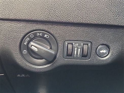 Used 2016 Dodge Charger SE image 16