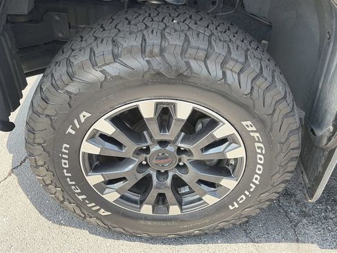 Used 2021 Nissan Titan PRO-4X w/ Pro-4x Convenience Package AWD/4WD image 9