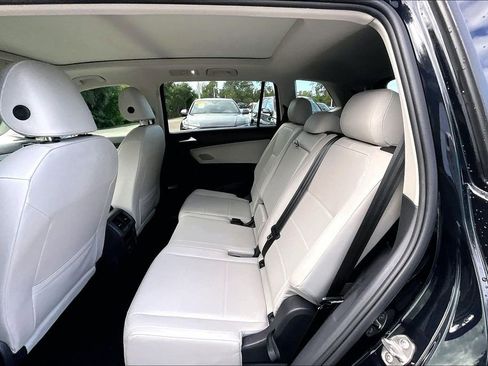 Certified 2021 Volkswagen Tiguan SEL FWD image 17