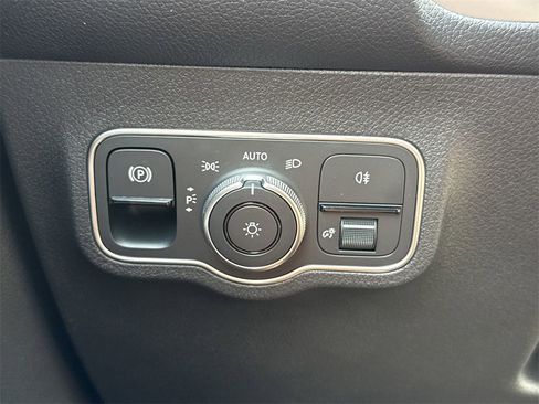 Certified 2025 Mercedes-Benz GLB 35 AMG 4MATIC image 30