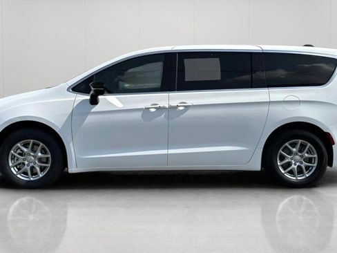 New 2026 Chrysler Voyager LX image 7