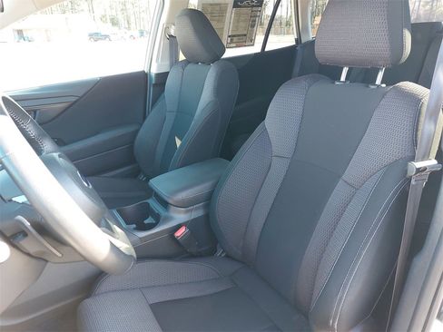 Used 2023 Subaru Outback Premium image 12