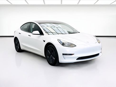 Used 2023 Tesla Model 3 Standard Range RWD image 3