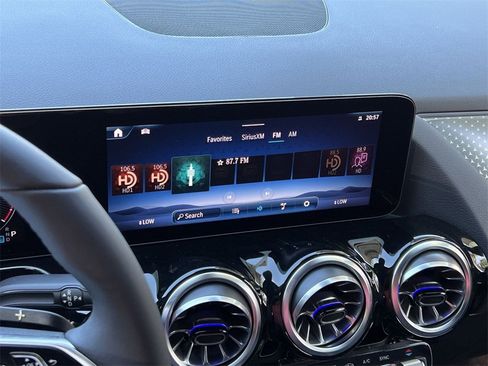 Certified 2025 Mercedes-Benz GLA 250 4MATIC image 16