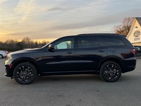 Used 2024 Dodge Durango SXT w/ SXT Blacktop Group image 13