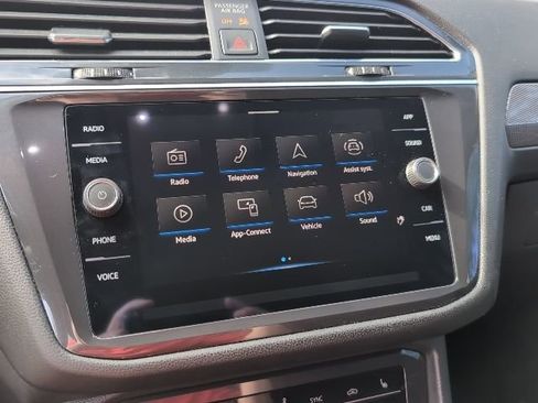 Used 2023 Volkswagen Tiguan SE image 13