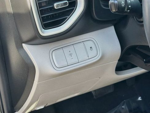 Used 2024 Hyundai Venue SEL FWD image 10