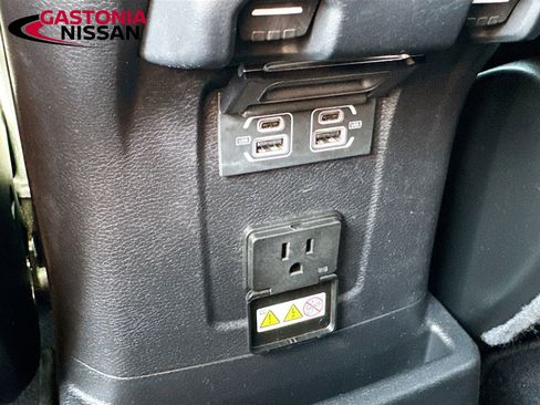 Used 2022 Jeep Wrangler Unlimited Sahara w/ Cold Weather Group AWD/4WD image 34