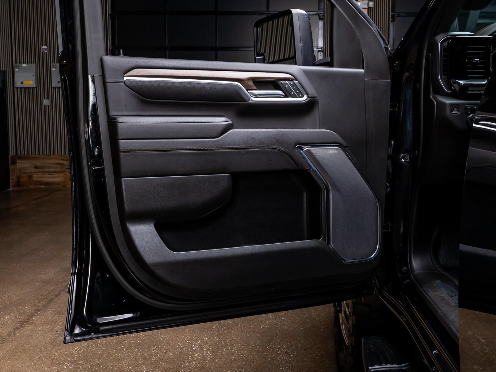 Used 2024 Chevrolet Silverado 3500 High Country w/ High Country Premium Package AWD/4WD image 33