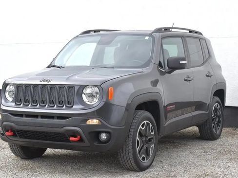 Used 2016 Jeep Renegade Trailhawk w/ Premium Trailhawk Package AWD/4WD image 8