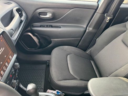 Used 2023 Jeep Renegade Latitude image 13