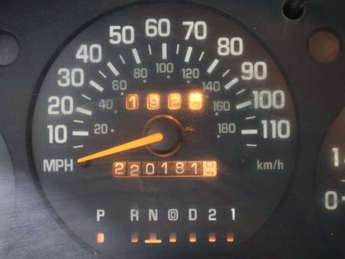 Used 2000 Chevrolet Lumina w/ Preferred Equipment Group image 2