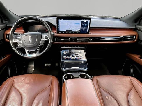 Used 2023 Lincoln Nautilus Reserve AWD/4WD image 7