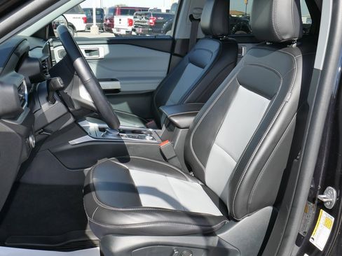 Used 2023 Ford Explorer XLT w/ Equipment Group 202A image 32