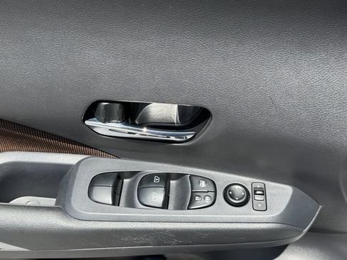 Used 2022 Nissan Kicks SR FWD image 21