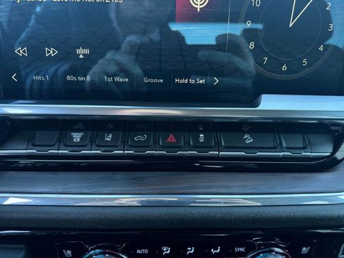 Used 2024 GMC Sierra 3500 SLT w/ SLT Convenience Package image 27