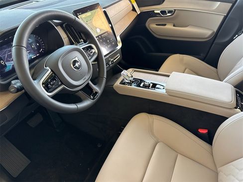 New 2026 Volvo XC90 B6 Plus w/ Protection Package Premier image 9