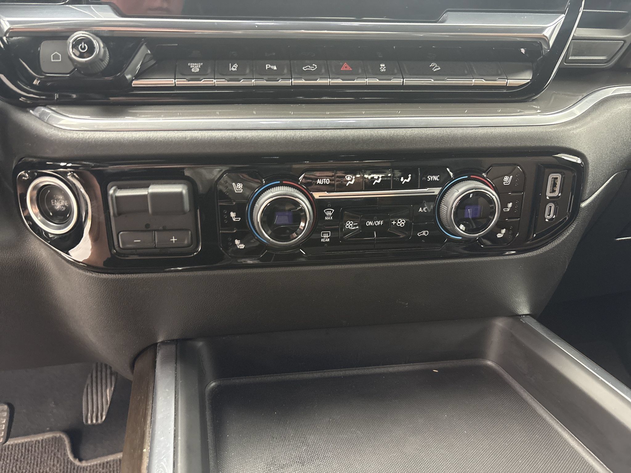 Used 2025 Chevrolet Silverado 2500 High Country w/ Technology Package AWD/4WD image 11