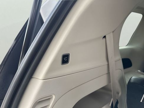Used 2024 Chrysler Pacifica Touring-L image 31