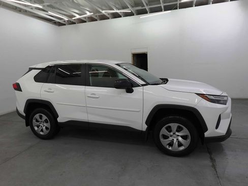 Used 2023 Toyota RAV4 LE AWD/4WD image 4