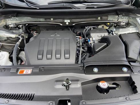 New 2025 Mitsubishi Eclipse Cross LE image 9