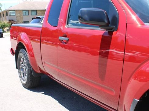 Used 2018 Nissan Frontier Desert Runner RWD image 39