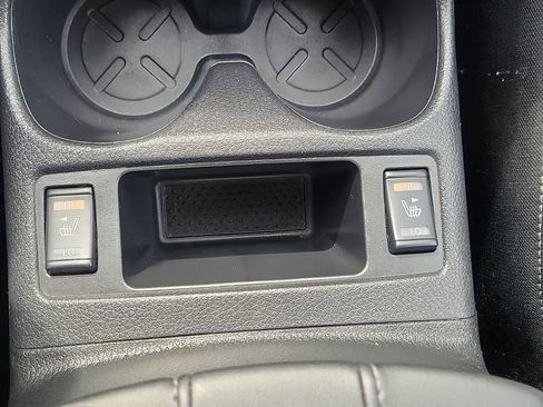 Used 2017 Nissan Rogue SV image 27