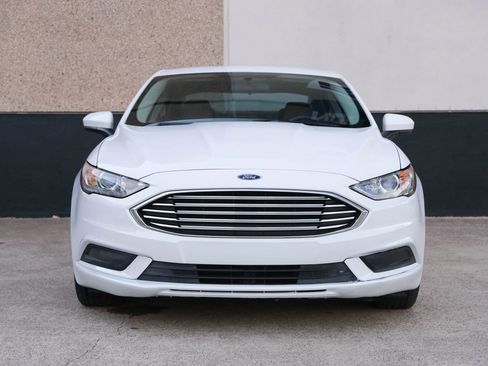 Used 2018 Ford Fusion SE image 3