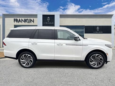 Certified 2025 Lincoln Navigator Reserve AWD/4WD image 8