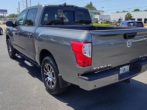 Used 2022 Nissan Titan SV w/ SV Convenience Package image 6