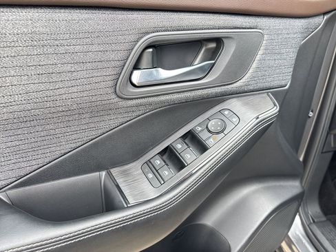 Used 2023 Nissan Rogue SV image 20