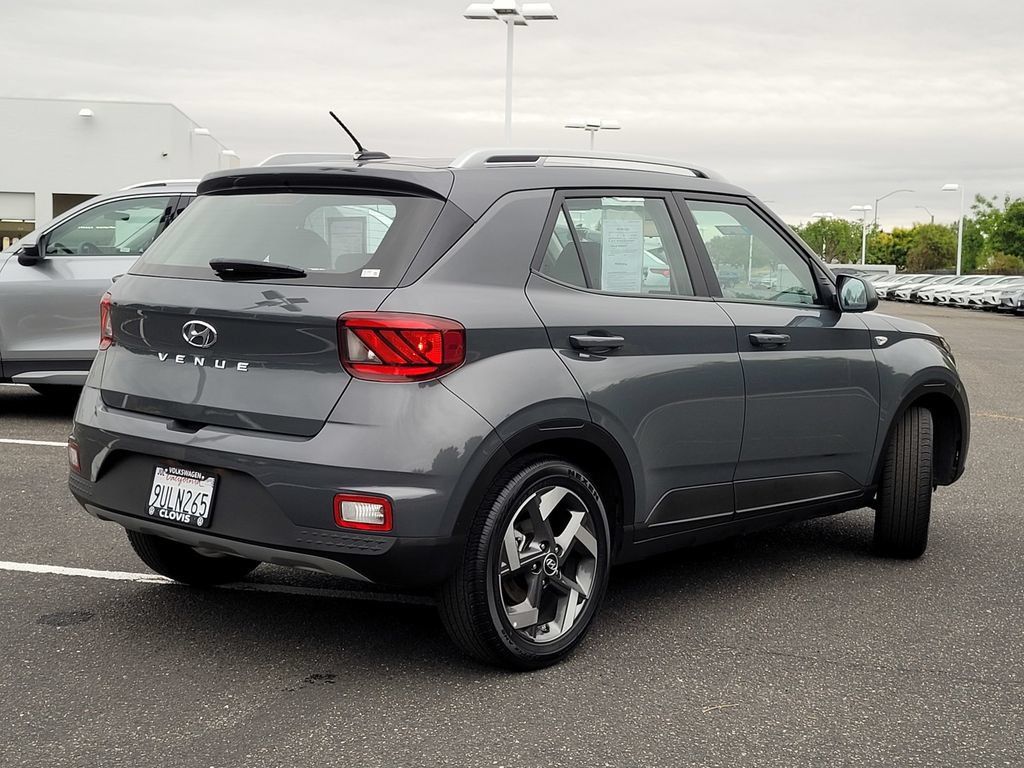 Used 2025 Hyundai Venue SEL FWD image 6