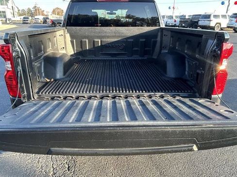 Used 2022 Chevrolet Silverado 1500 LT image 10