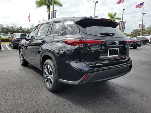 New 2026 Toyota Highlander XLE image 9