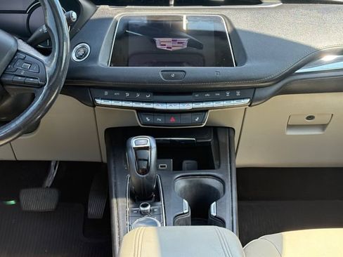 Used 2019 Cadillac XT4 Luxury w/ Cold Weather Package FWD image 11