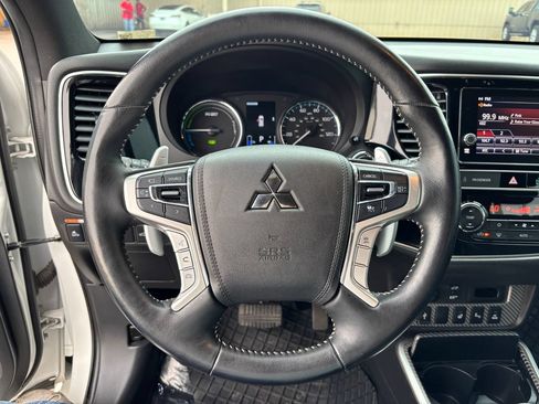 Used 2019 Mitsubishi Outlander 4WD Plug-In Hybrid image 18
