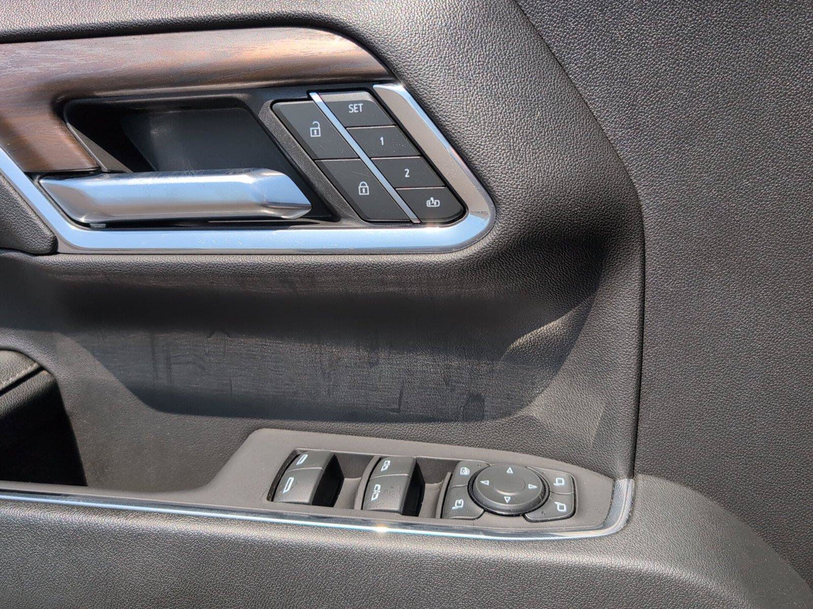 Used 2024 GMC Sierra 1500 SLT AWD/4WD image 18