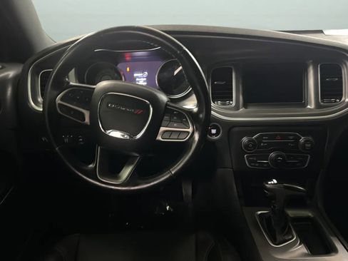 Used 2020 Dodge Charger SXT w/ Leather Interior Group RWD image 10