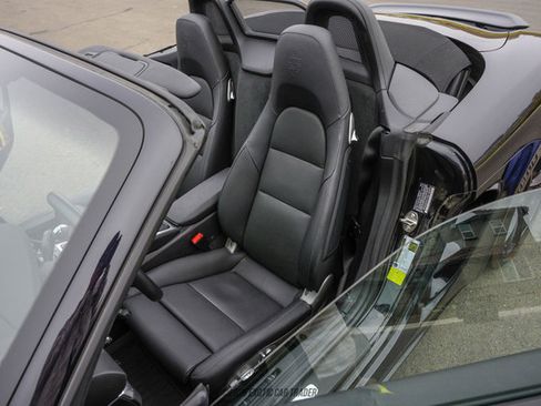 Used 2025 Porsche 718 Boxster image 35