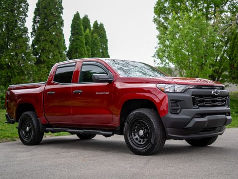 Used 2025 Chevrolet Colorado W/T w/ Advanced Trailering Package image 3