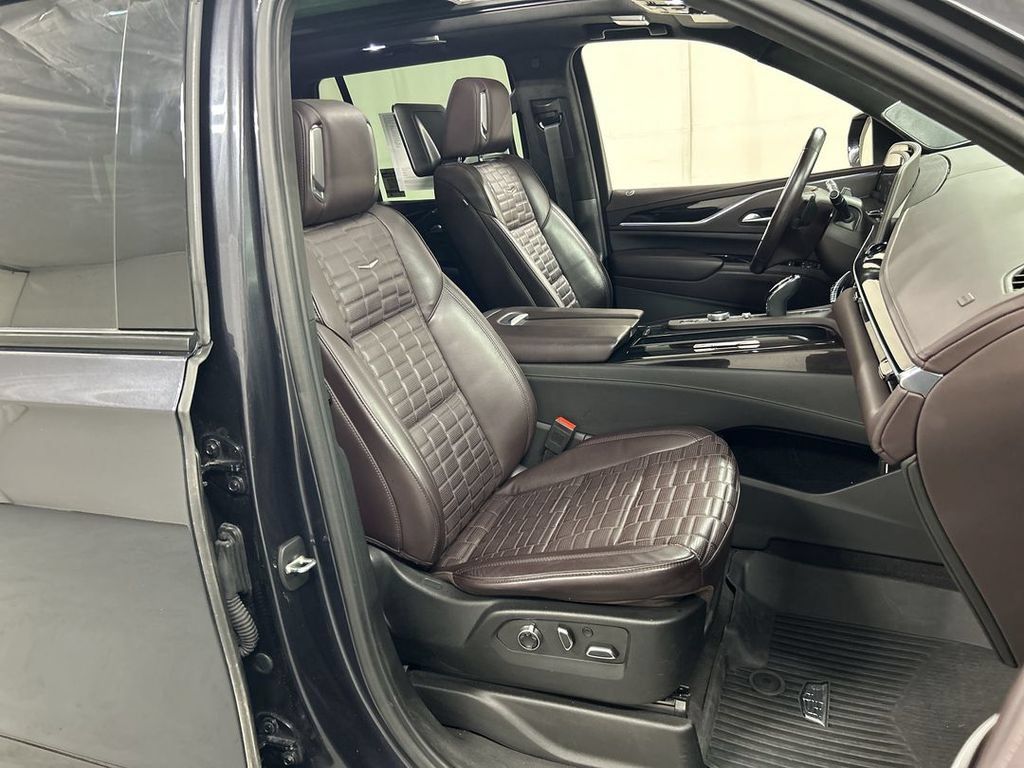 Used 2023 Cadillac Escalade Sport Platinum w/ LPO, ONYX Package AWD/4WD image 25