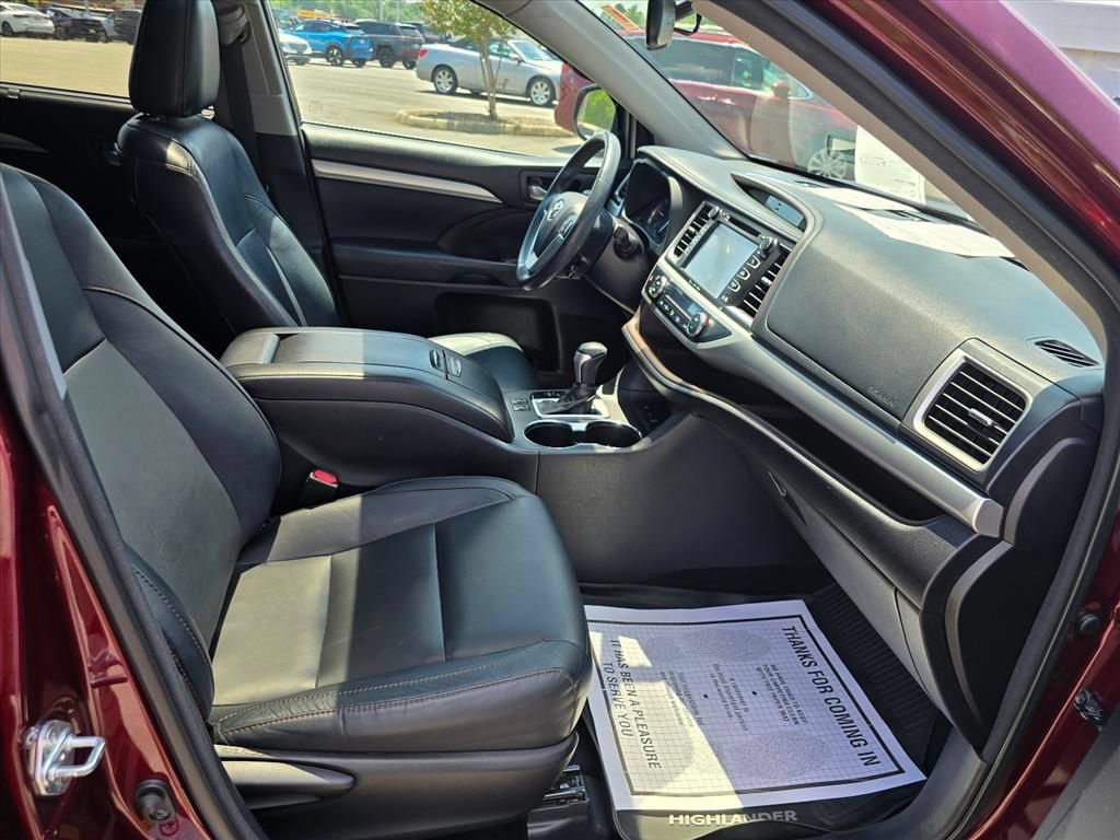 Used 2016 Toyota Highlander XLE AWD/4WD image 16