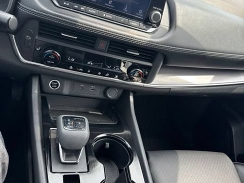 Certified 2023 Nissan Rogue SV w/ SV Premium B Package AWD/4WD image 18