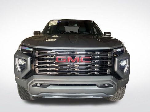 Used 2024 GMC Canyon Denali AWD/4WD image 9