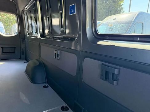 Used 2025 Mercedes-Benz Sprinter 2500 image 3