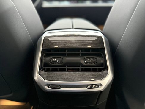 Used 2025 BMW 760i xDrive w/ Executive Package image 15