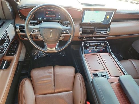 Used 2023 Lincoln Navigator Reserve image 13