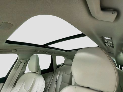 Certified 2024 Volvo XC60 B5 Ultimate w/ Protection Package Premier AWD/4WD image 24
