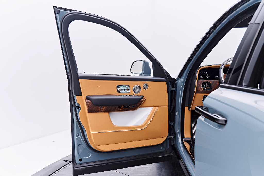 Used 2025 Rolls-Royce Cullinan AWD/4WD image 45