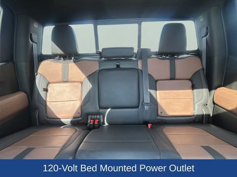 Used 2022 Chevrolet Silverado 1500 High Country w/ Technology Package image 17